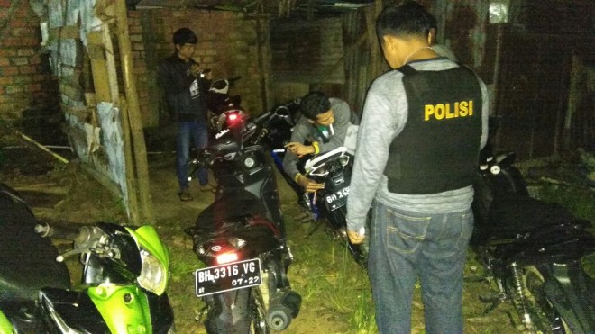 Sepeda motor yang diduga bodong diamankan petugas.